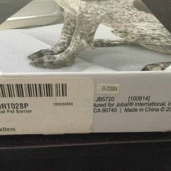 BRAND NEW FACTORY PACK, PET STAYS SAFE PET PARADE AUTO PET BARRIER UNIVERSAL - Picture 4 of 6